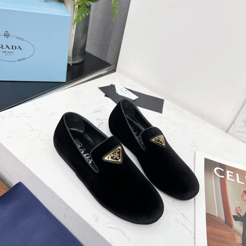 Pra*a leather shoes